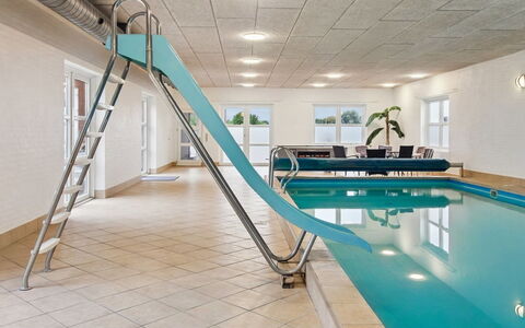 Saga: Piscina, Recurso, Tolva, Diseño, Hotel, Centro De Ocio, La Luz Del Día
