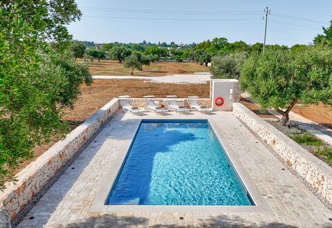 Trullo Under The Apulian Sky: Agua, Planta, Propiedad, Cielo, Piscina, Azur, Rectángulo, Árbol, Hierba, Cuerpo De Agua