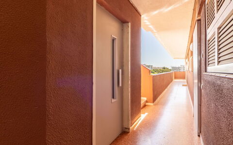 Buigas Llum: Mueble, Diseño De Interiores, Silla, Mueble Para Exteriores, Material Natural, Sombra, Mesa Al Aire Libre, Diseño, Restaurante, Cocina Y Comedor Mesa