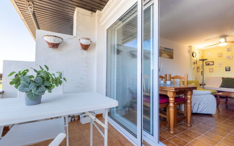Buigas Llum: Mueble, Diseño De Interiores, Silla, Mueble Para Exteriores, Material Natural, Sombra, Mesa Al Aire Libre, Diseño, Restaurante, Cocina Y Comedor Mesa
