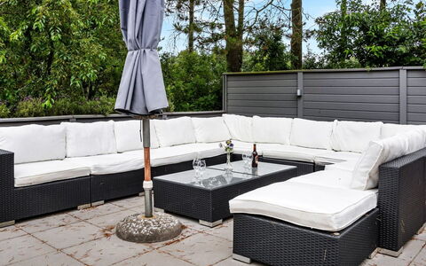Annelisa - 200M to the Fjord: Mueble, Diseño De Interiores, Piso, Madera, Suelo, Techo, Suelos De Madera, Silla, Mesa, Encendiendo