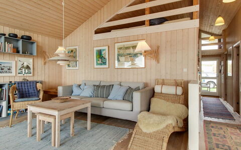 Eunike - 220M from the Sea: Diseño De Interiores, Madera, Techo, Mueble, Suelo, Piso, Sala, Casa, Sofá, Habitación