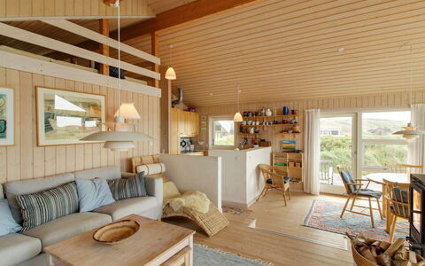 Eunike - 220M from the Sea: Madera, Diseño De Interiores, Techo, Mueble, Piso, Casa, Suelo, Habitación, Sala, Madera Dura