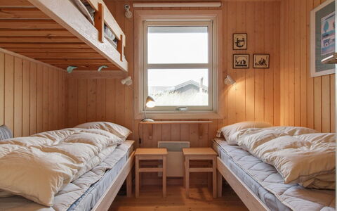 Eunike - 220M from the Sea: Madera, Litera, Habitación, Cama, Sábana, Lecho, Marco De La Cama, Manchas De Madera, Dormitorio, Madera Dura