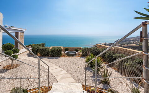 Orizzonte Holidays: Vajilla, Cielo, Mesa, Propiedad, Planta, Mueble, Edificio, Nube, Vajilla, Taza
