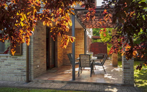 Toscana: Sombra, Ladrillo, Jardín, Yarda, Manchas De Madera, Mueble Para Exteriores, Patio Interior, Paisajismo, Diseño, Estructura Al Aire Libre