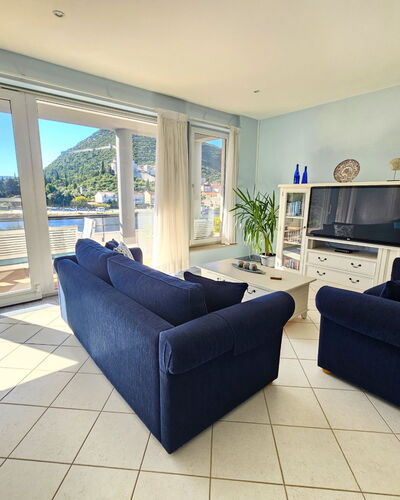 Waterfront Oasis 400.2