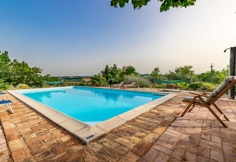 Casa Bellavista: Agua, Cielo, Planta, Edificio, Propiedad, Piscina, Azur, Árbol, Sombra, Rectángulo