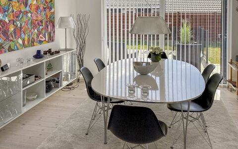 Telma - 200M from the Sea: Mueble, Diseño De Interiores, Piso, Silla, Mesa, Madera, Comedor, Cocina Y Comedor Mesa, Suelo, Techo
