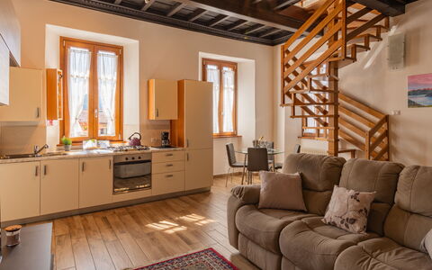 Tremezzina 606: Gabinetes, Propiedad, Mueble, Sofá, Ventana, Mostrador, Lavabo, Madera, Diseño De Interiores, Arquitectura