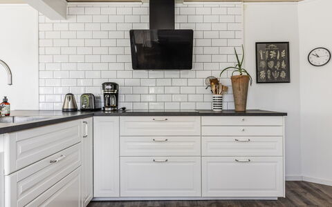 Ryedal: Gabinetes, Mostrador, Mueble, Blanco, Cajón, Lavabo, Madera, Edificio, Diseño De Interiores, Piso