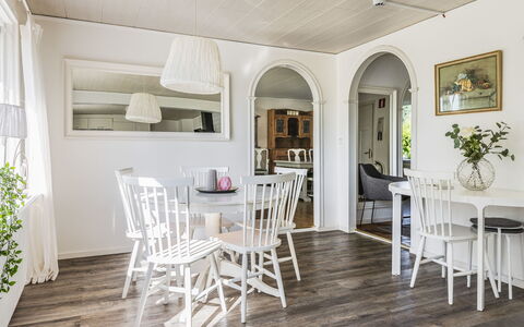 Ryedal: Mesa, Propiedad, Mueble, Planta, Silla, Diseño De Interiores, Madera, Encendiendo, Suelo, Piso