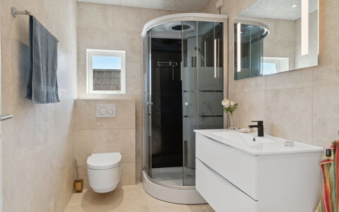 Hidde - 200M from the Sea: Techo, Piso, Diseño De Interiores, Suelo, Material Compuesto, Mueble, Recurso, Hotel, Diseño, La Luz Del Día