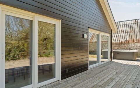 Hidde - 200M from the Sea: Techo, Piso, Diseño De Interiores, Suelo, Material Compuesto, Mueble, Recurso, Hotel, Diseño, La Luz Del Día