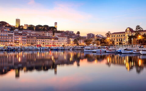 Cannes 535: Azul, Agua, Cuerpo De Agua, Ciudad, Horizonte, Camino Acuático, Barco, Canal, Watercraft, Asentamientos Humanos