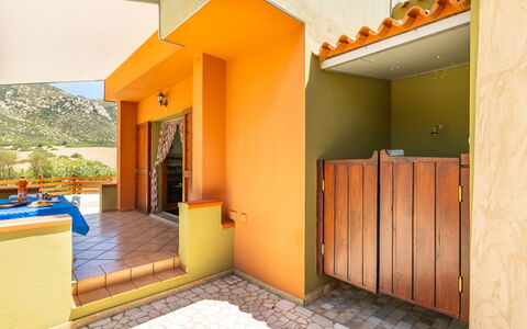 Luli: Propiedad, Planta, Puerta, Diseño De Interiores, Madera, Arquitectura, Sombra, Suelo, Piso