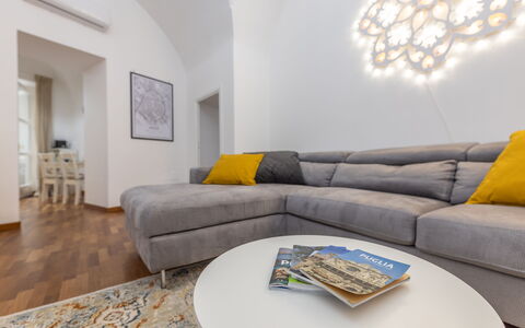 Corte Tiso: Sofá, Mueble, Propiedad, Comodidad, Sala, Encendiendo, Sofá Cama, Diseño De Interiores, Piso, Rectángulo