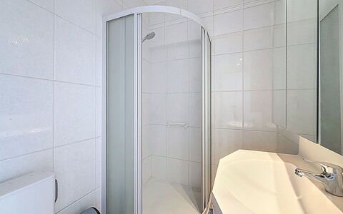 Blankenberge 152: Piso, Diseño De Interiores, Suelo, Techo, Habitación, Arreglo De Tubería, Baño, Departamento, Ducha, Plomería
