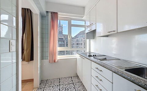 Blankenberge 152: Piso, Cocina, Mostrador, Diseño De Interiores, Suelo, Departamento, Electrodoméstico, Gabinetes, Aparato De Cocina, Arreglo De Tubería