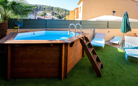 Origin: Mesa, Mueble, Planta, Cielo, Propiedad, Silla, Edificio, Nube, Diseño De Interiores, Vajilla