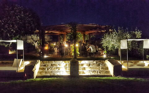 Casa Vacanze Paradiso: Planta, Cielo, Árbol, Hierba, Paisaje, Ocio, Sombra, La Iluminación Del Paisaje, Césped, Evento