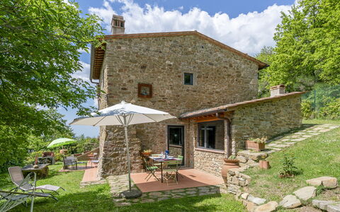 Casa Bosco D'arte Holiday Home , Greve In Chianti,: Planta, Mueble, Edificio, Nube, Propiedad, Cielo, Árbol, Casa, Silla, Ventana