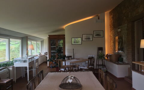 Villa Fulvia: Propiedad, Mueble, Mesa, Edificio, Gabinetes, Madera, Mostrador, Cocina, Piso, Sofá