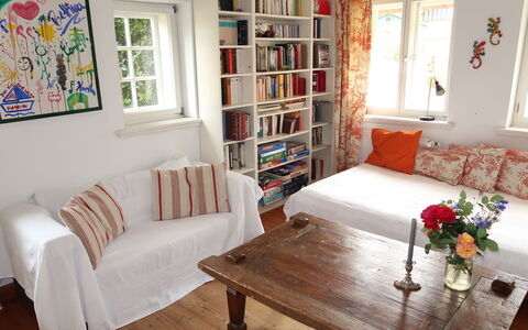 Reethuus: Mesa, Marco, Flor, Mueble, Sofá, Propiedad, Ventana, Madera, Comodidad, Diseño De Interiores