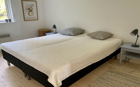 Lycka - 3Km from the Sea: Habitación, Cama, Mueble, Textil, Linos, Suelo, Piso, Lecho, Marco De La Cama, Diseño De Interiores