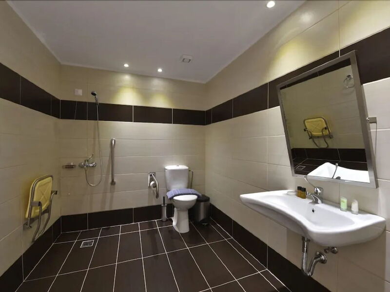 Alojamiento:&nbsp;Alexander Adapted Two Bedroom 3.3