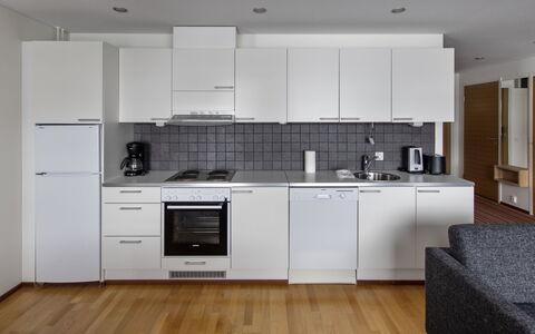 Nordic Chalet 9312: Mueble, Silla, Mueble Para Exteriores, Mesa, Madera, Mesa Al Aire Libre, Cocina Y Comedor Mesa, Sombra, Jardín, Paraguas
