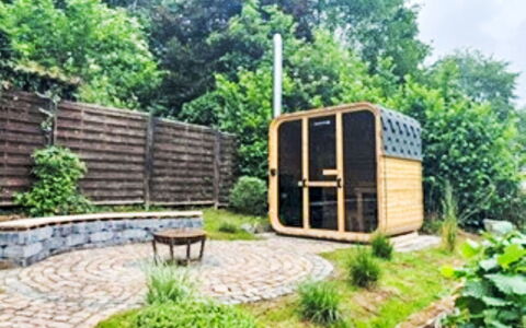 Familie Zinser mit Gartensauna: Jardín, Patio Interior, Edificios Del Jardín, Yarda, Paisajismo, Cobertizo, Cuarto De Troncos, Estructura Al Aire Libre, Patio