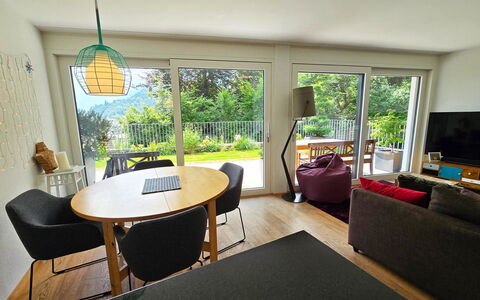 Sonnenbergweg 5: Mueble, Piso, Diseño De Interiores, Suelo, Madera, Silla, Mesa, Suelos De Madera, Cocina Y Comedor Mesa, Habitación