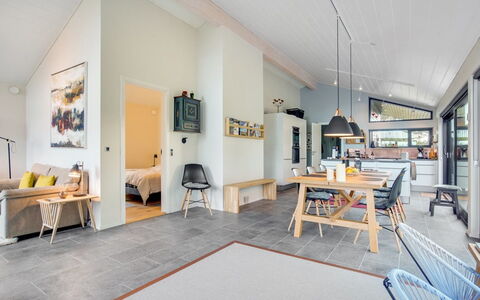 Minttu - 700M from the Sea: Mueble, Diseño De Interiores, Piso, Madera, Techo, Suelo, Sofá, Sala, Silla, Suelos De Madera