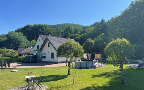 Kleeblatt: Planta, Cielo, Paisaje Natural, Árbol, El Terreno Del Lote, Casa, Tierras Altas, Hierba, Cabaña, Ocio