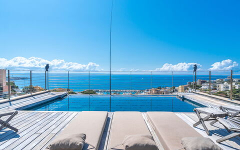 Vistamar: Agua, Cielo, Nube, Propiedad, Piscina, Azul, Azur, Sunlounger, Sombra, Mueble Para Exteriores