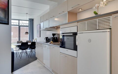 Marinus - 100M from the Sea: Cocina, Gabinetes, Diseño De Interiores, Electrodoméstico, Mostrador, Aparato De Cocina, Piso, Electrodoméstico, Techo, Suelo