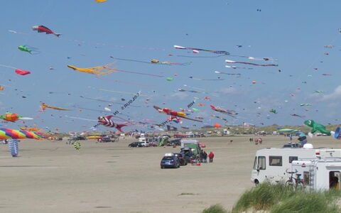 Naike - 100M from the Sea: Cielo, Divertido, Ocio, Vacaciones, Arena