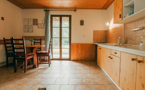 Desná V Jizerských Horách 407: Mueble, Gabinetes, Propiedad, Lavabo, Mostrador, Ventana, Fregadero, Madera, Edificio, Encendiendo