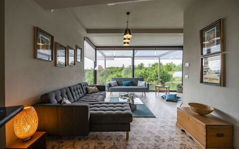 Casa San Grato - Roero - Langhe, Piemonte: Sofá, Mueble, Propiedad, Ventana, Mesa, Comodidad, Madera, Diseño De Interiores, Sofá Cama, Sombra