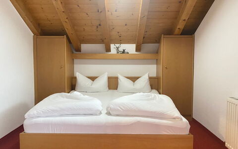 Ischgl 111: Mueble, Comodidad, Edificio, Madera, Cama, Marco De La Cama, Madera Dura, Almohada, Lecho, Sábana
