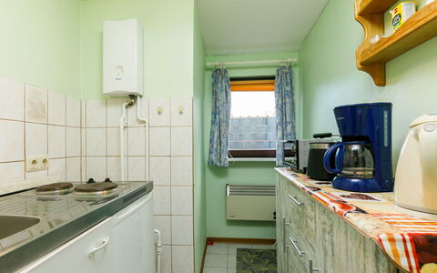 Ehmke: Fregadero, Lavabo, Edificio, Azul, Gabinetes, Grifo, Mostrador, Diseño De Interiores, Ventana, Suelo