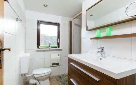 Ehmke: Mueble De Baño, Arreglo De Tubería, Grifo, Propiedad, Gabinetes, Espejo, Baño, Edificio, Lavabo, Lavabo Del Baño