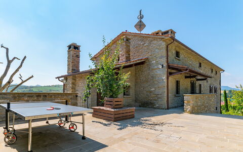Villa Torre delle Rose: Cielo, Planta, Edificio, Mesa, Casa, Mueble Para Exteriores, Puerta, Cabaña, Madera, Ventana