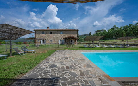 Leopolda In Selvarella Pool And Wi-fi: Nube, Cielo, Planta, Agua, Propiedad, Azur, Edificio, Árbol, Sombra, Piscina