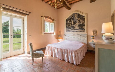 Villa Leopolda Selvarella: Mueble, Propiedad, Ventana, Mesa, Edificio, Marco, Comodidad, Madera, Encendiendo, Diseño De Interiores