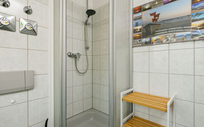 Alojamiento:&nbsp;Schwarz 275.3