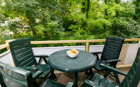 Zinnowitz 161: Mesa, Mueble, Silla, Naturaleza, Mueble Para Exteriores, Madera, Árbol, Sombra, Planta, Mesa Al Aire Libre