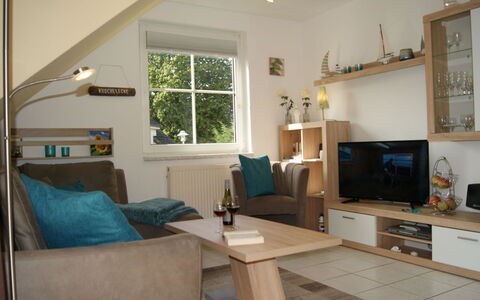 Bredi: Mueble, Propiedad, Sofá, Mesa, Marco, Diseño De Interiores, Encendiendo, Madera, Sala, Ventana
