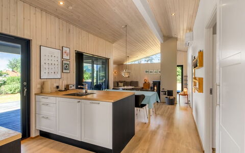 Liesel - 700M from the Sea: Madera, Piso, Diseño De Interiores, Techo, Cocina, Mostrador, Suelo, Mueble, Suelos De Madera, Aparato De Cocina
